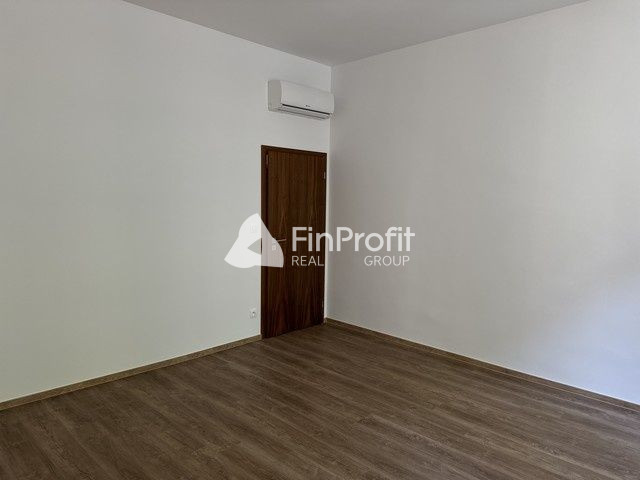 Kompletne zrekonštruovaný, klimatizovaný 4i byt na predaj - - 6