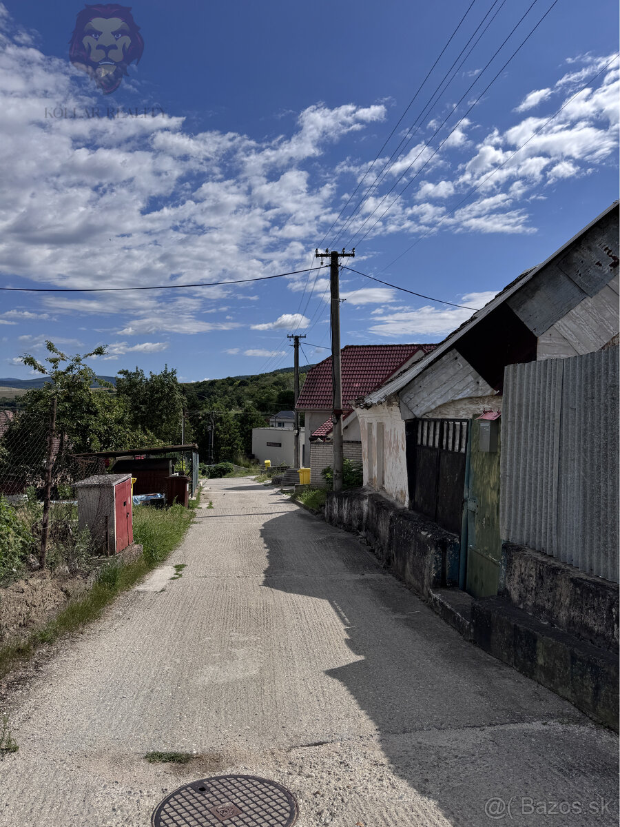 Na predaj oplotený stavebný pozemok v obci Banka, 1 623 m² - 6