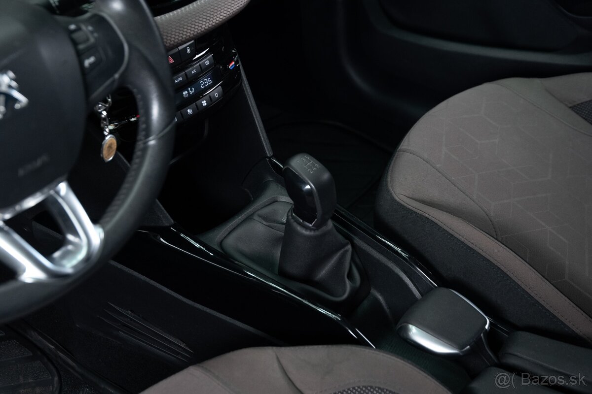 Peugeot 2008 1.2 60kW, manuál, 2013 - 6