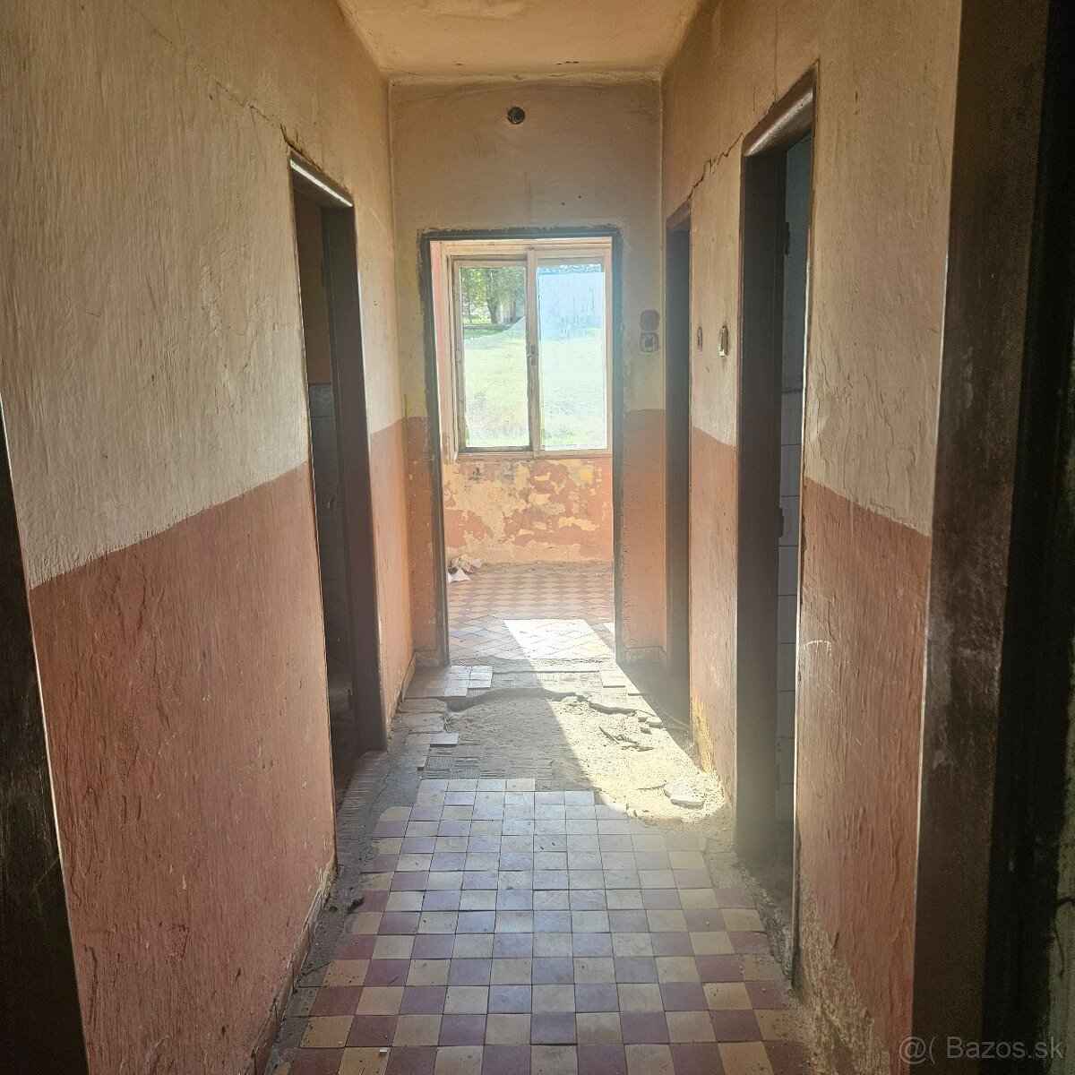 Predame rodinny dom pred rekonstrukciou Sása - 6