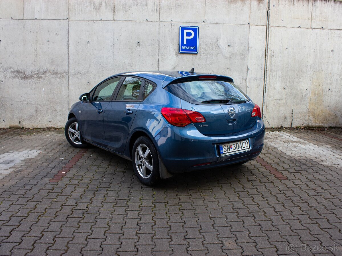 Opel Astra Hatchback 1.4 benzín 74 kW - 6