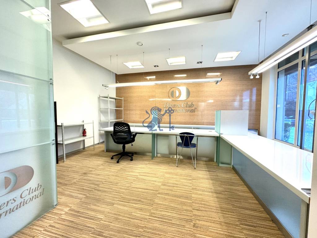 Obchodno- kancelársky priestor s výkladom na Nám. slobody - 6