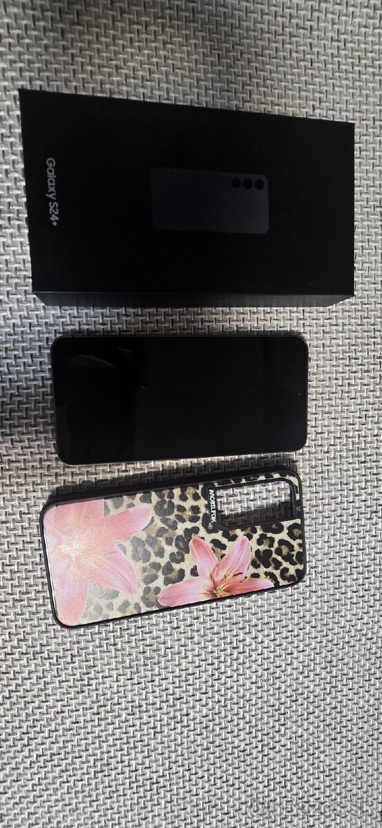 Samsung galaxy s24+ - 6