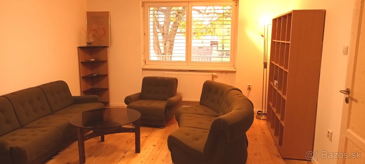 Kompletne zariadený 3-i byt v RD na dobrej adrese v Hlohovci - 6
