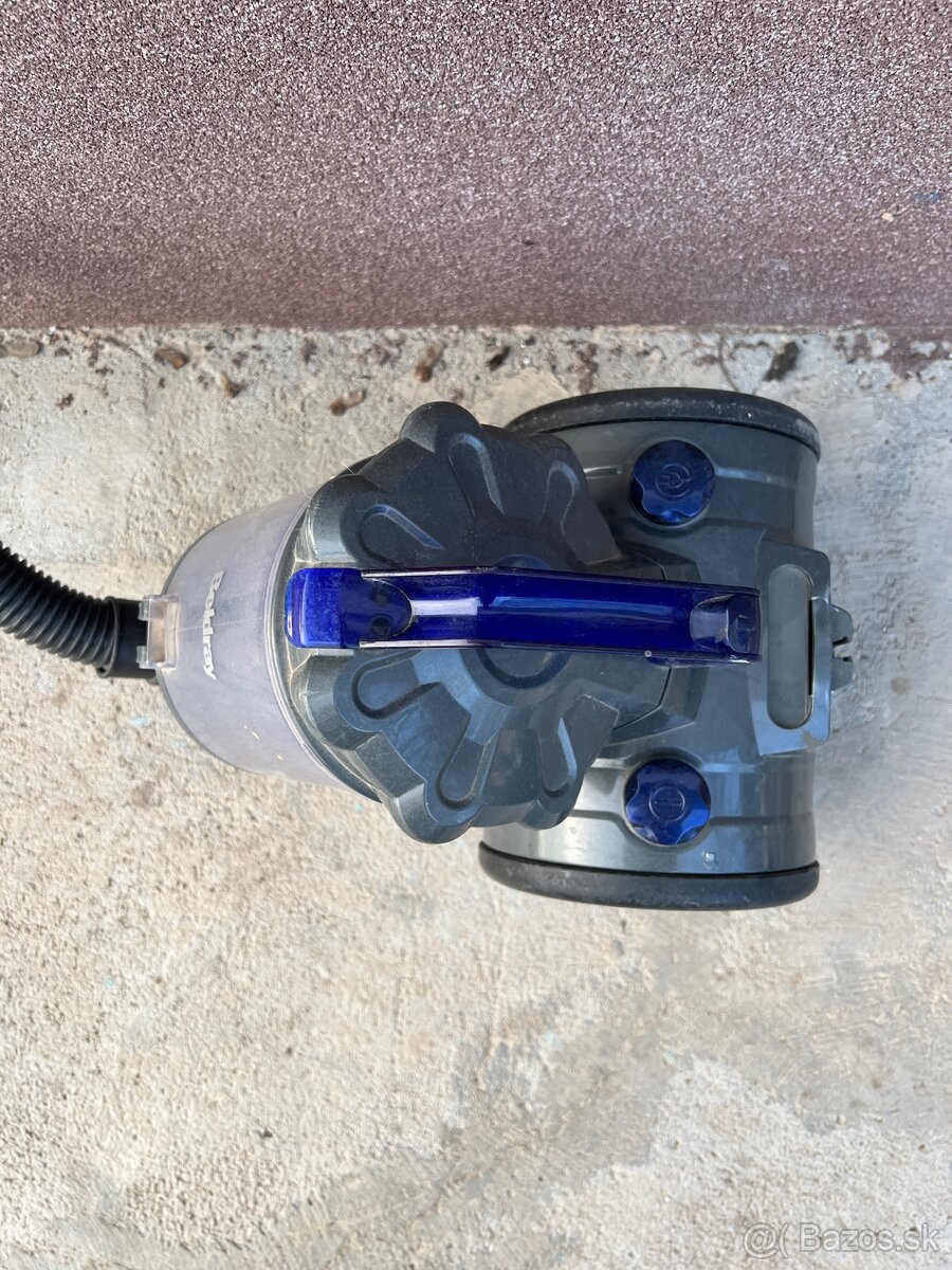 Vysávač – funkčný, lacno - 6