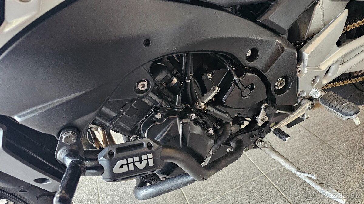 Suzuki GSR 600 - 6