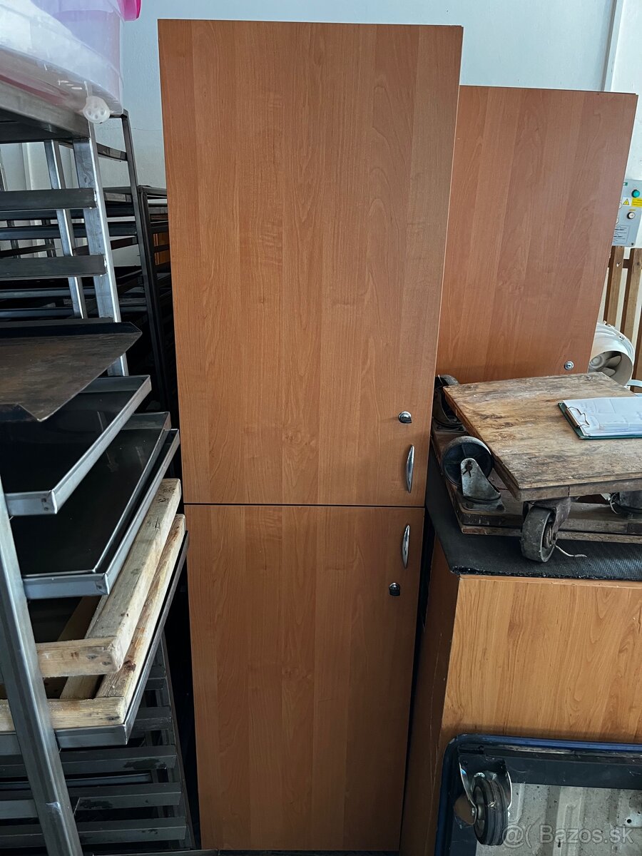 Regale antikorové na kolieskach + gastro zariadenie - 6