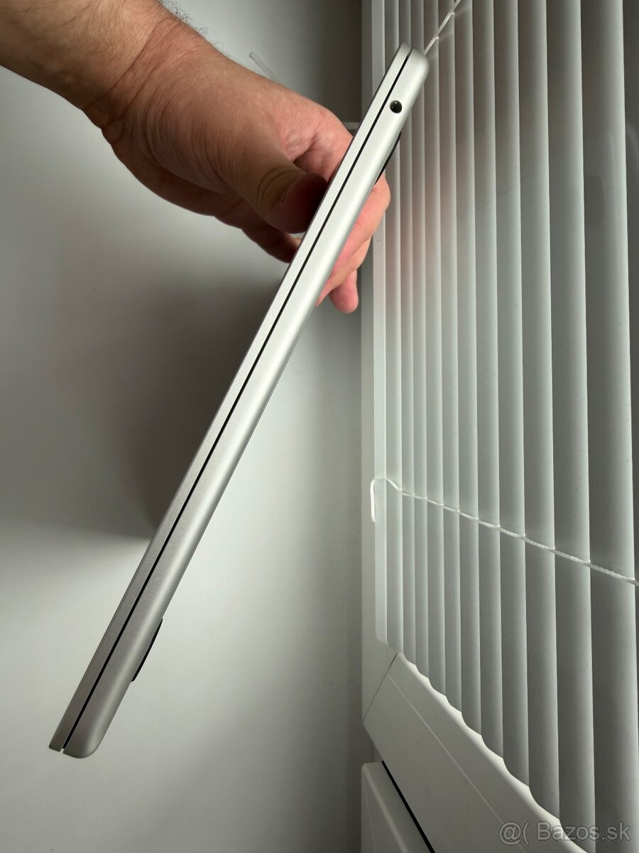 MacBook Air 13" M3 8/256GB - 6