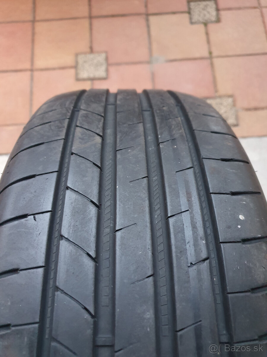 Goodyear 215/50 r18 - 6