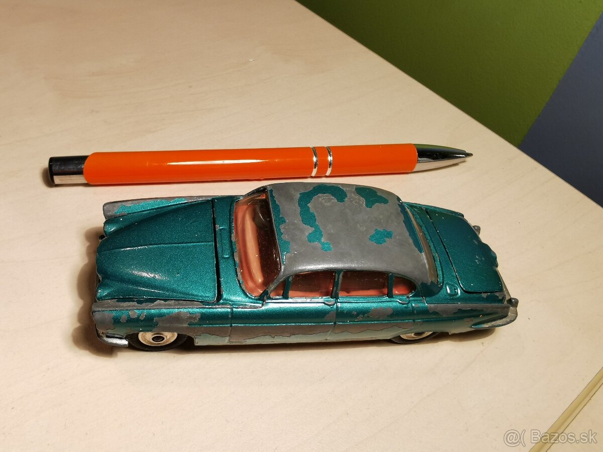 Corgi toys Jaguar Mark X - 6