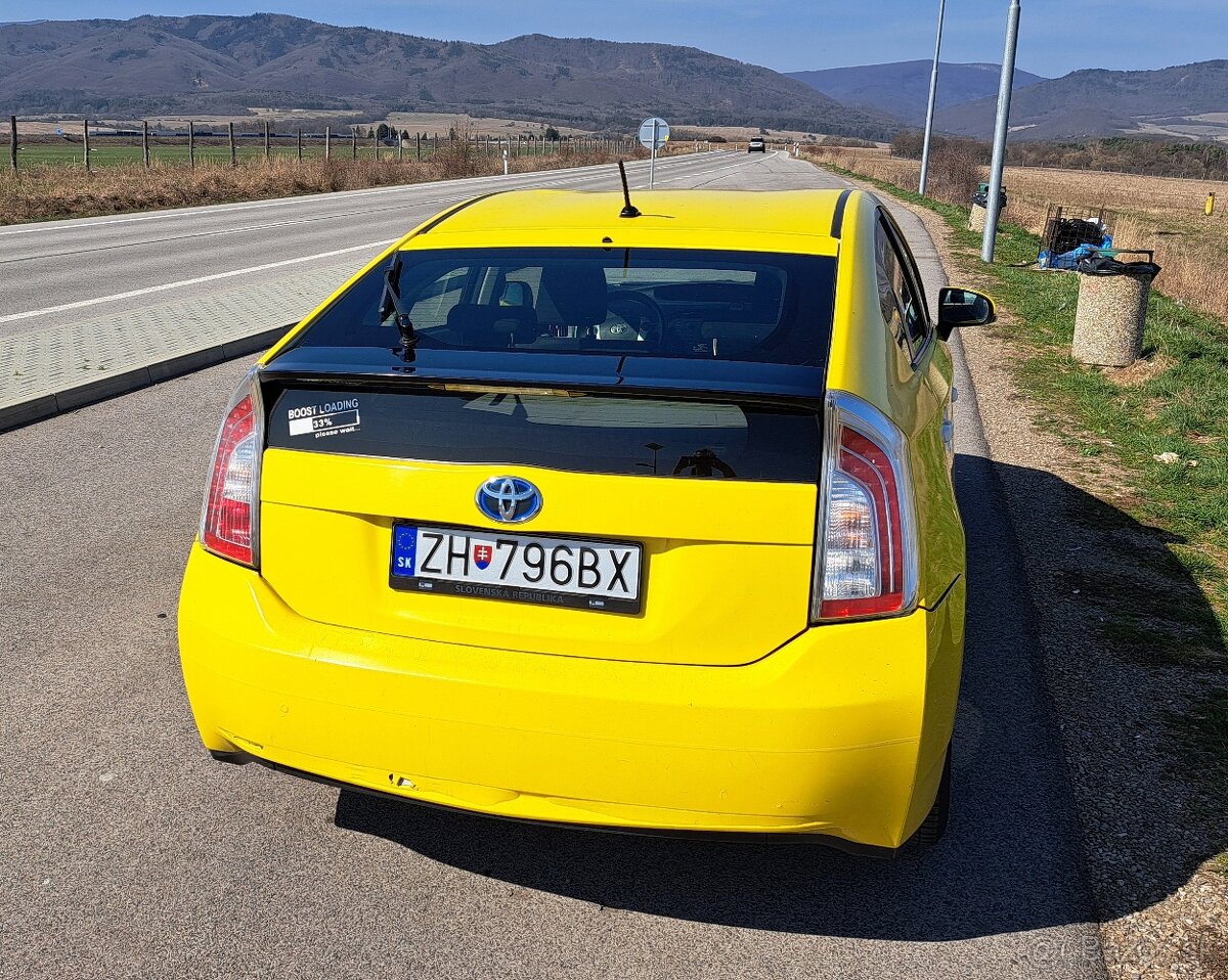 Predám Toyota Prius 1.8 Hybrid 2012 - 6
