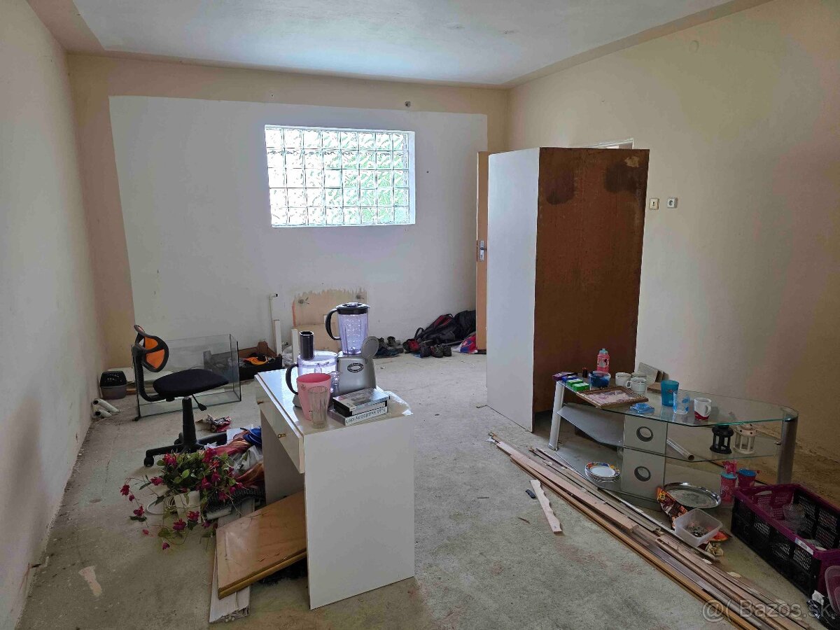 Dulovce - RODINNÝ DOM so 700 m2 POZEMKOM - 6