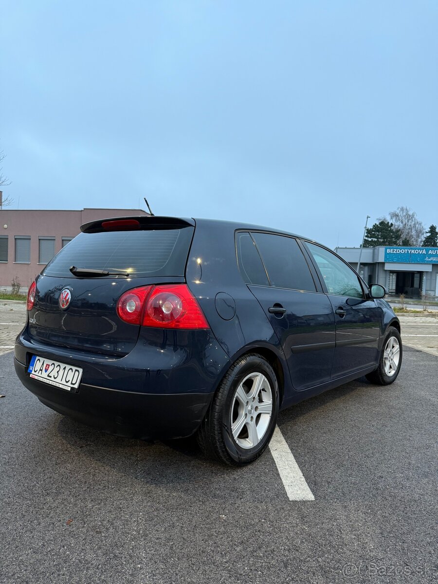 Volkswagen Golf - 6