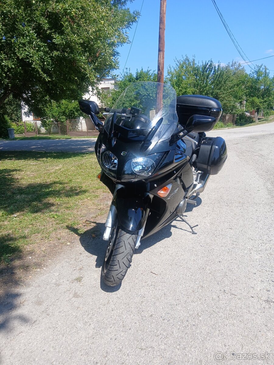Yamaha FJR 1300 - 6