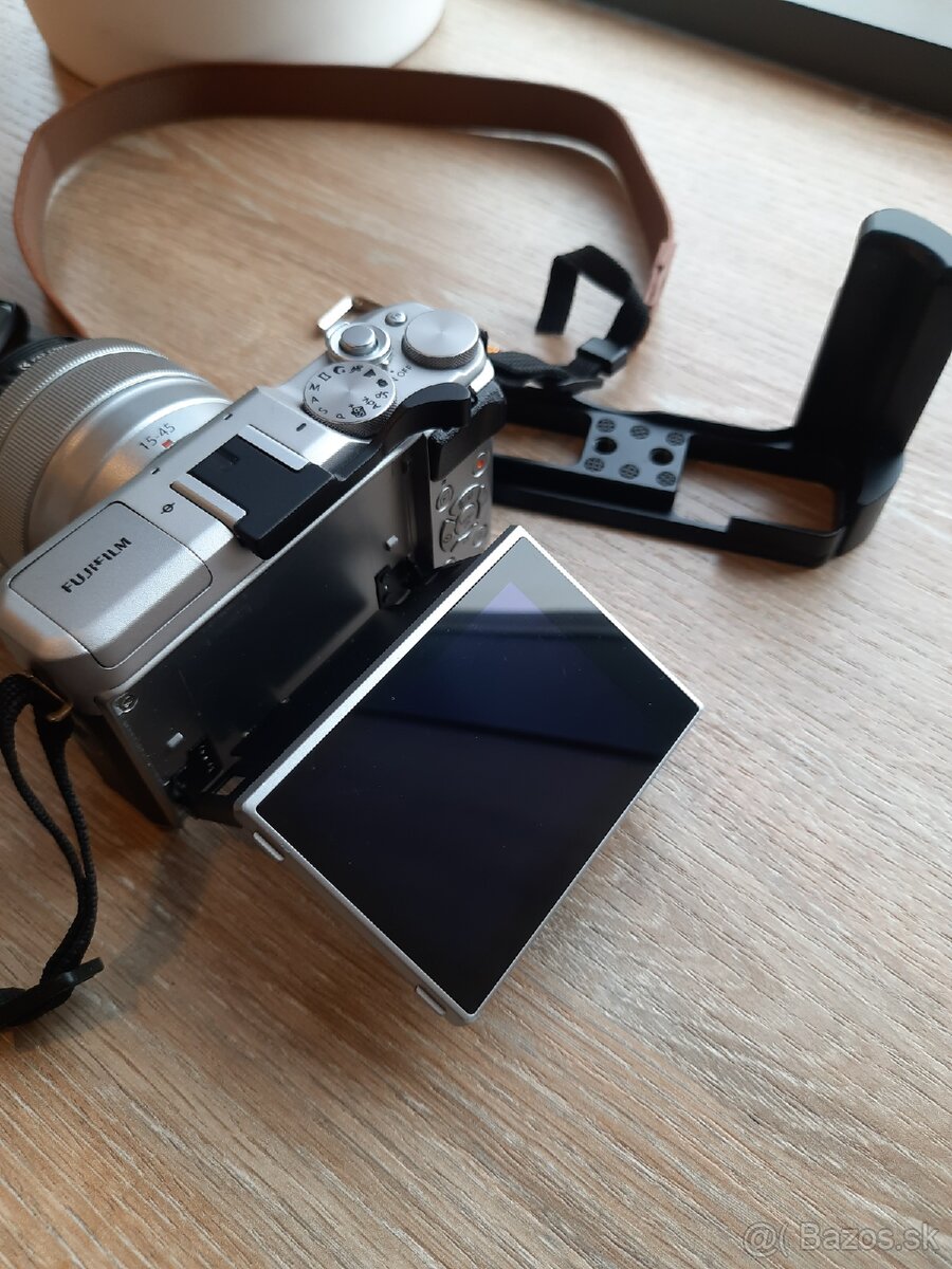 Fujifilm X-A5 + kit objektiv + grip - 6