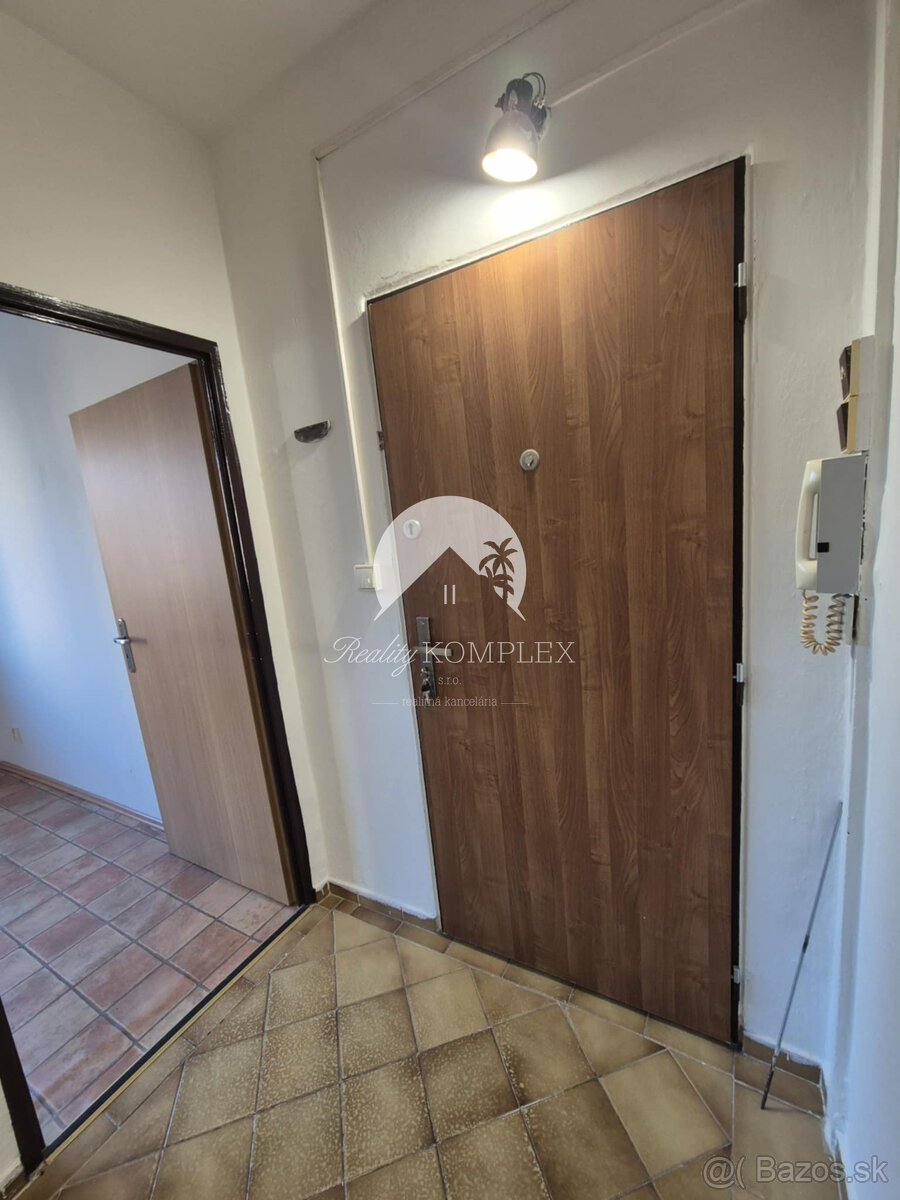Reality KOMPLEX s.r.o., Vám ponúka na PREDAJ 1 izbový byt na - 6