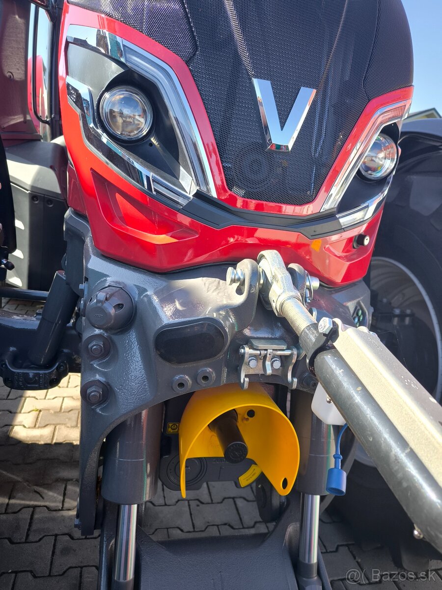 Traktor Valtra T235 Versu s otočným riadením Twin-Trac - 6