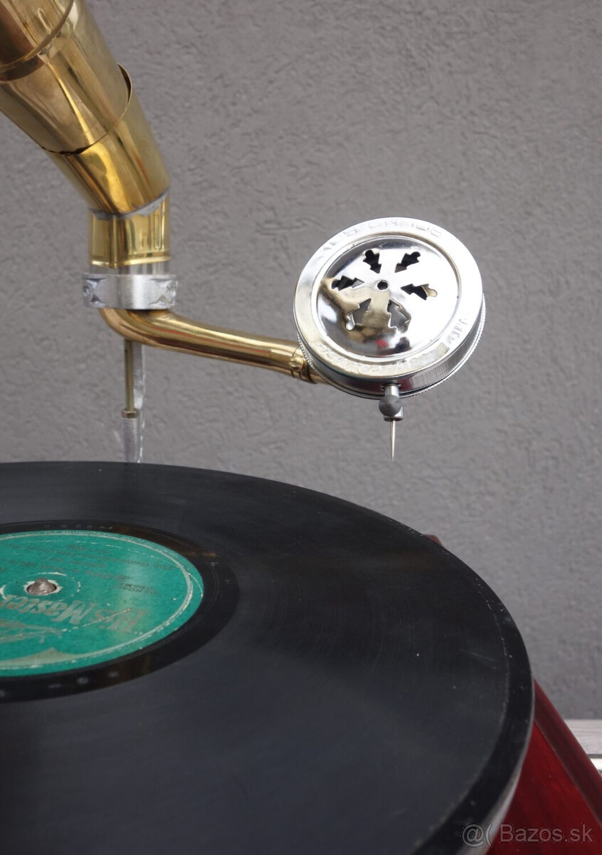 Gramofón retro. - 6