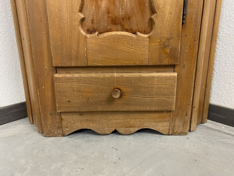 Rohová skrinka do chalupy - 6