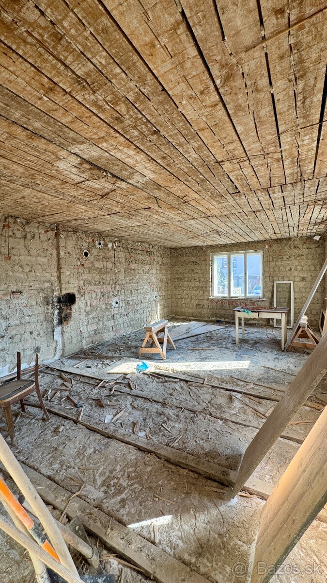 Rodinný dom s krásnym slnečným pozemkom – pohled 6