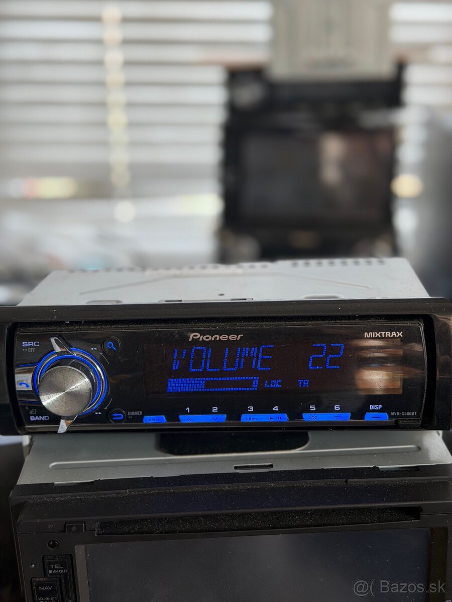 Pioneer MVH-X560BT - 6