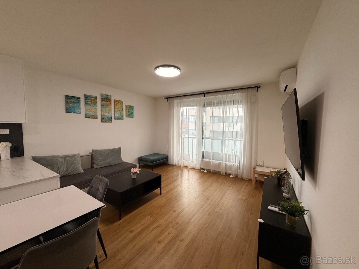 NADŠTANDARDNÝ 2 IZBOVÝ BYT V TOP LOKALITE PRI CENTRÁLI - 6