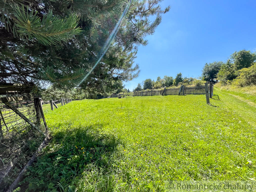 Slnečný rovinatý pozemok na výstavbu rodinných domov - Kra - 6