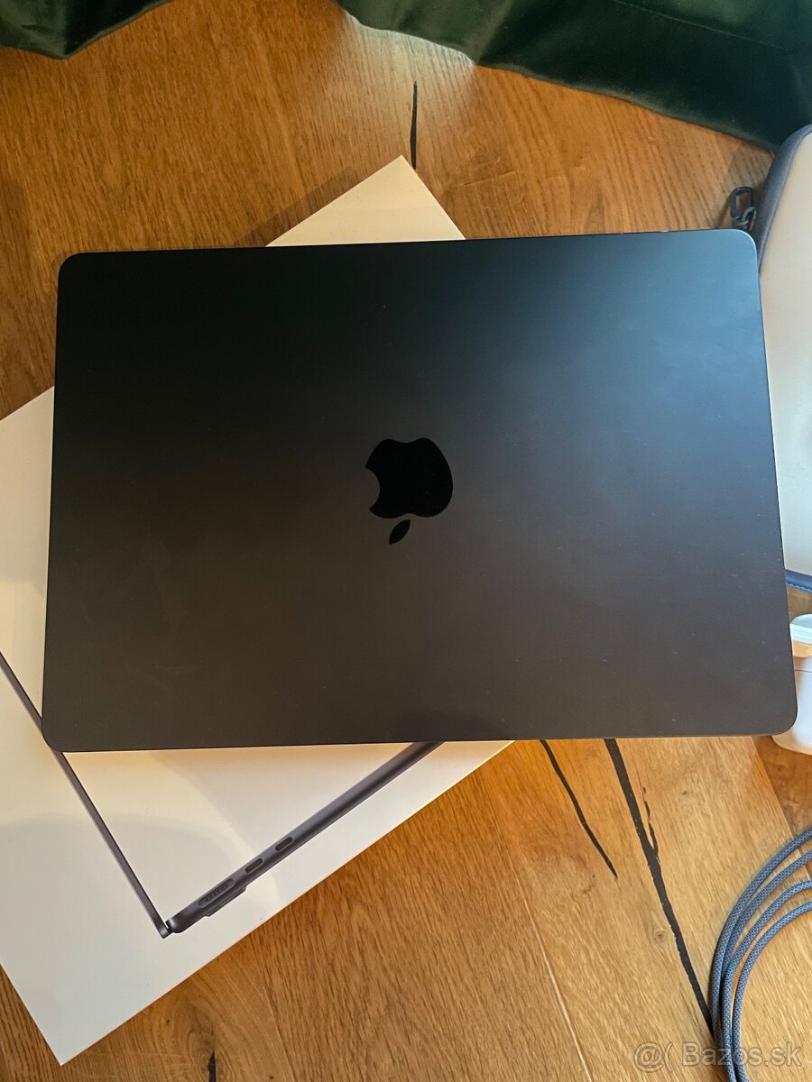 Macbook Air M2 13,6 / 16 / 256 - 6