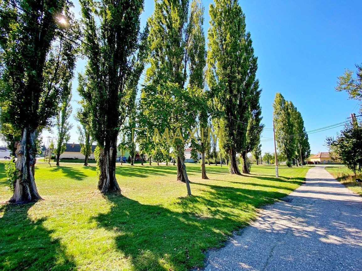 EXKLUZÍVNY STAVEBNÝ POZEMOK VO VLČANOCH IDEÁLNA DOSTUPNOSŤ - 6