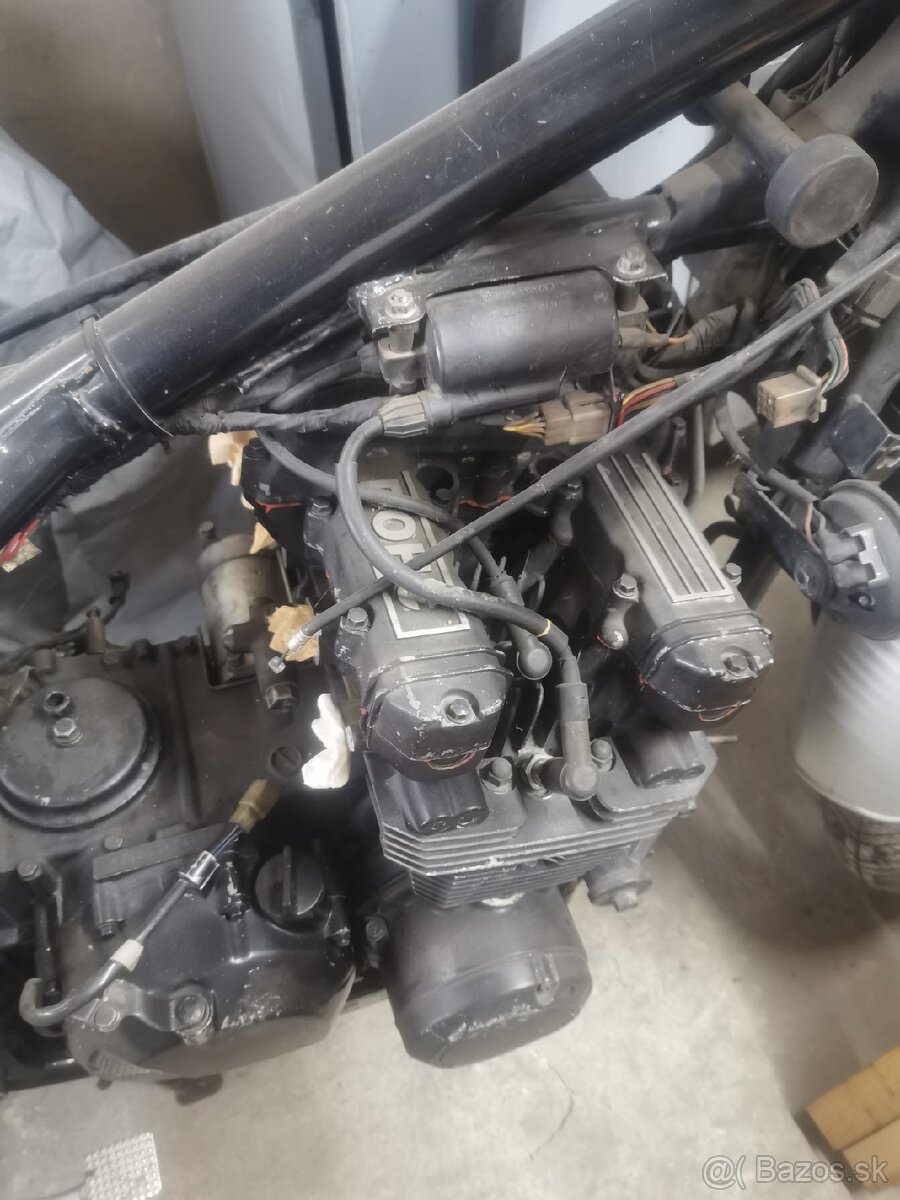 Kawasaki GPZ 550 - 6