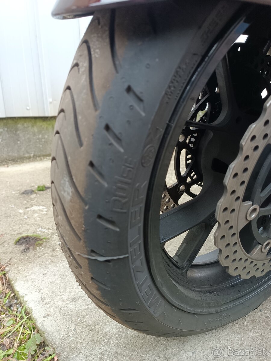 Kawasaki GTR 1400 - 6