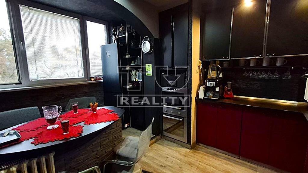 3 izbový čiastočne zrekonštruovaný byt 78 m2 s loggiou –... - 6