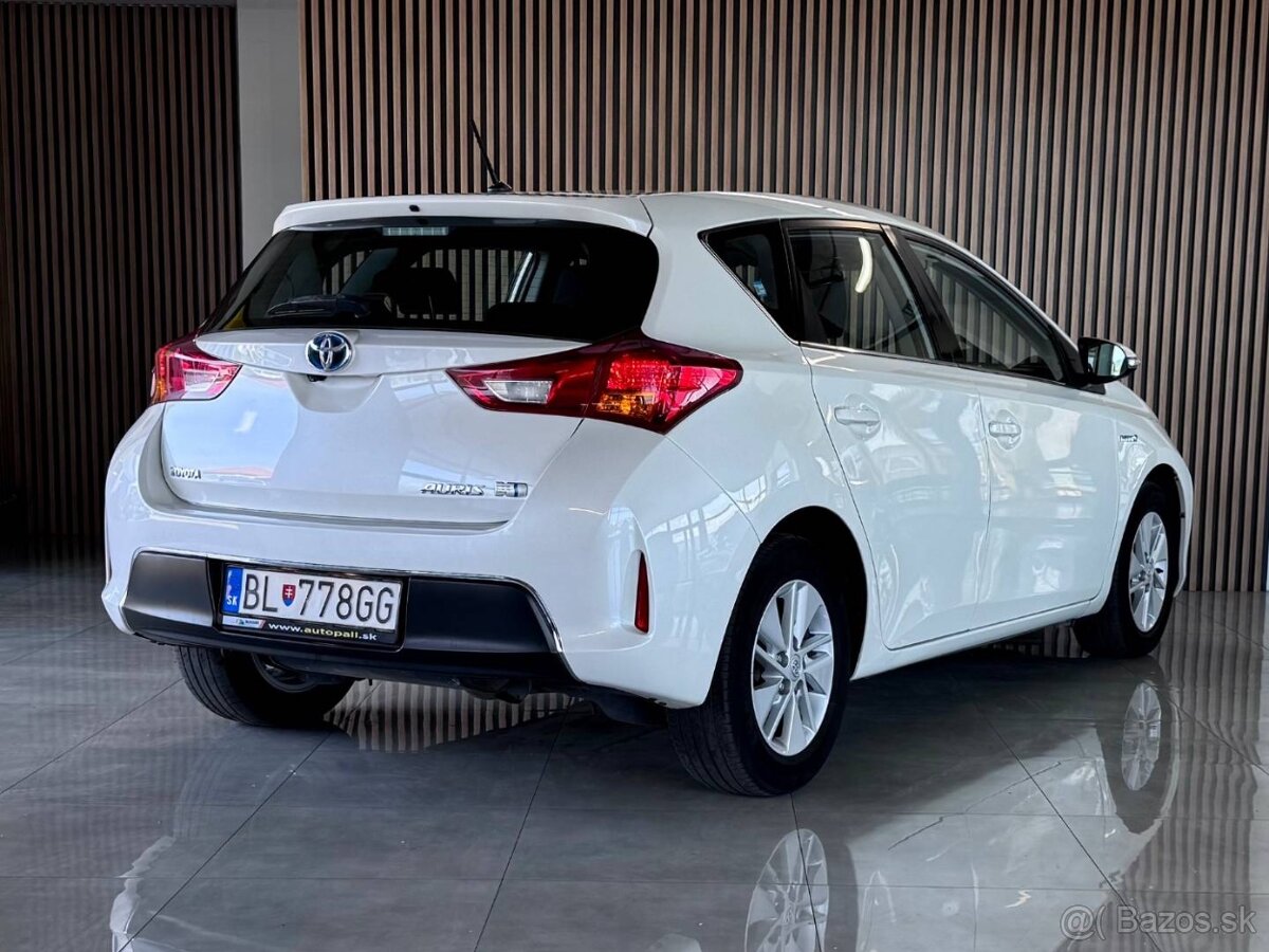 Toyota Auris 1.8 Hybrid A/T 2014 - 6