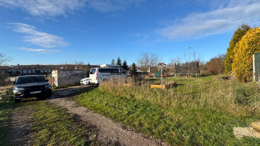 NA PREDAJ 870m2 pozemok Nitra - Čermáň - 6