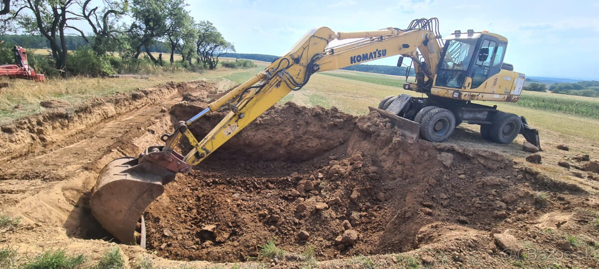 Báger Komatsu PW220 - 6