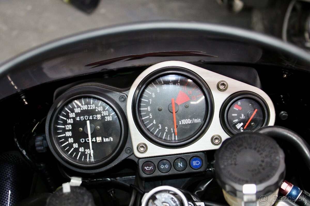 Kawasaki Ninja ZX-7R - 6