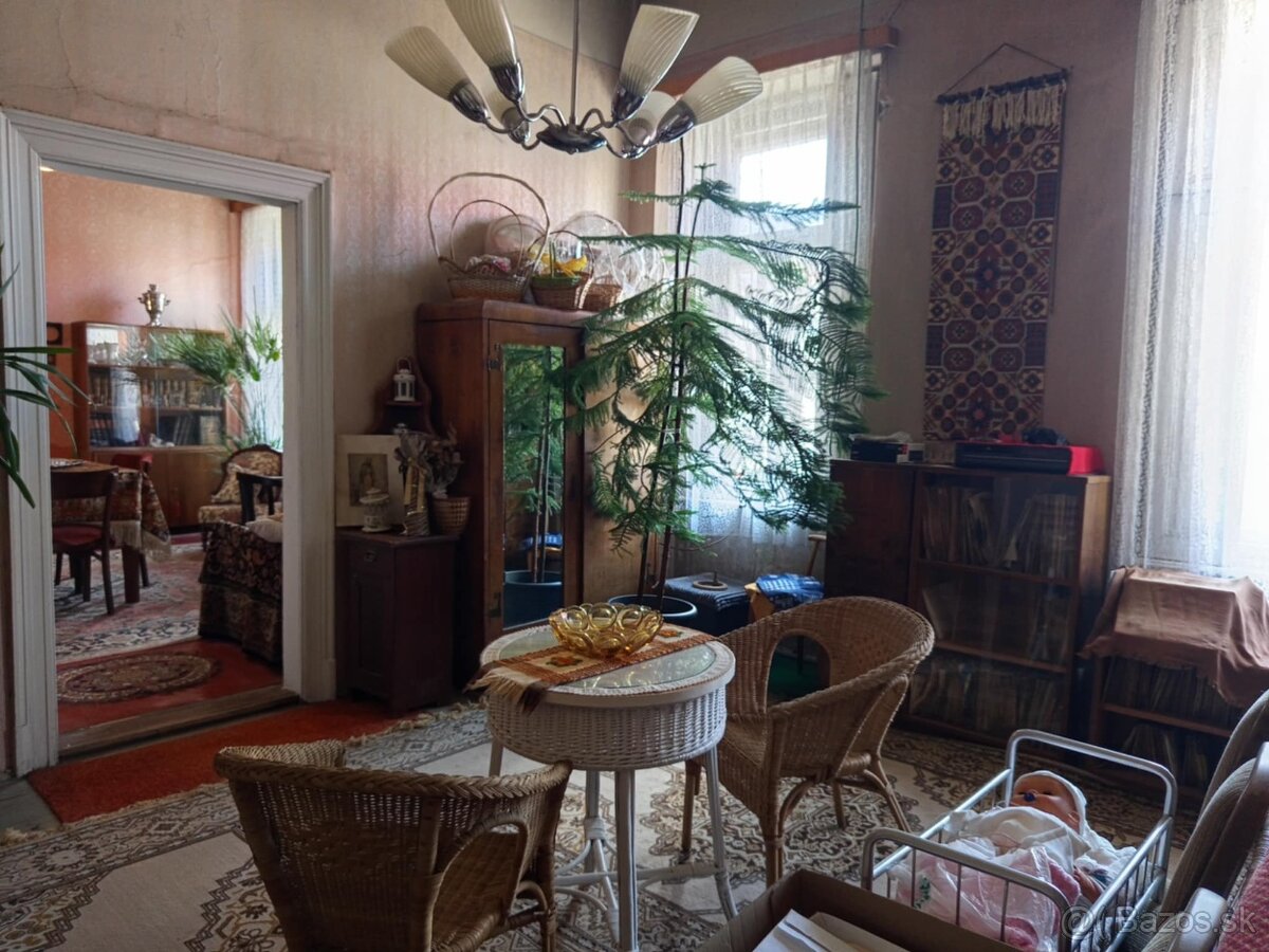 NA predaj rodinný dom v úplnom centre mesta LEvice - 6