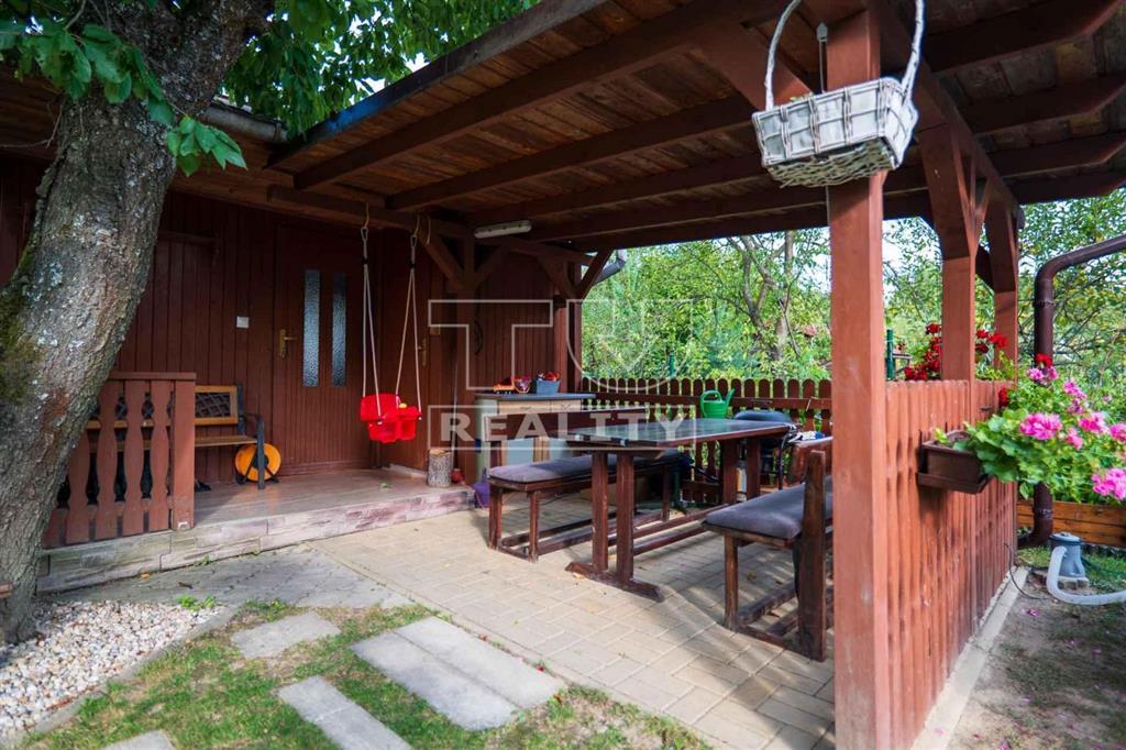 Záhrada s malebnou, zateplenou chatkou – Kalvária,... - 6