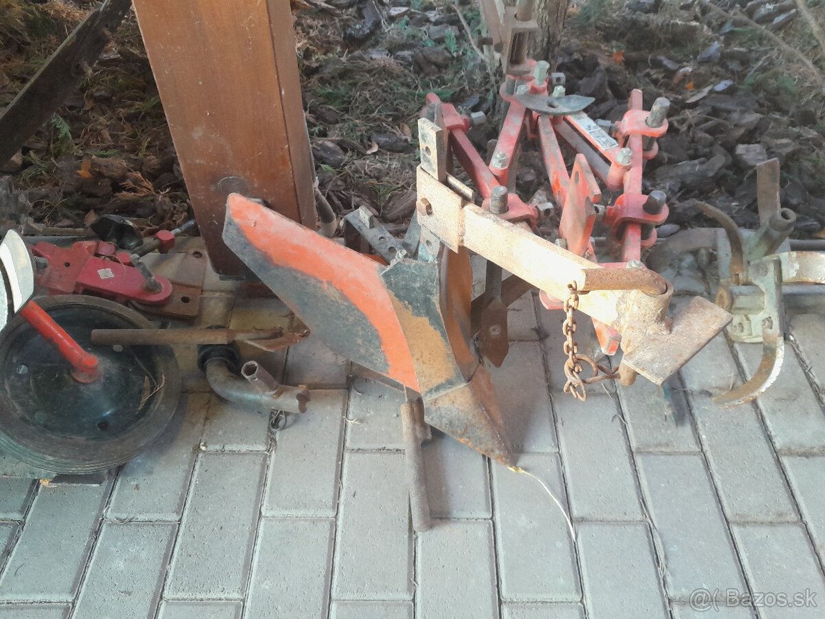 VARI traktor s príslušenstvom - 6