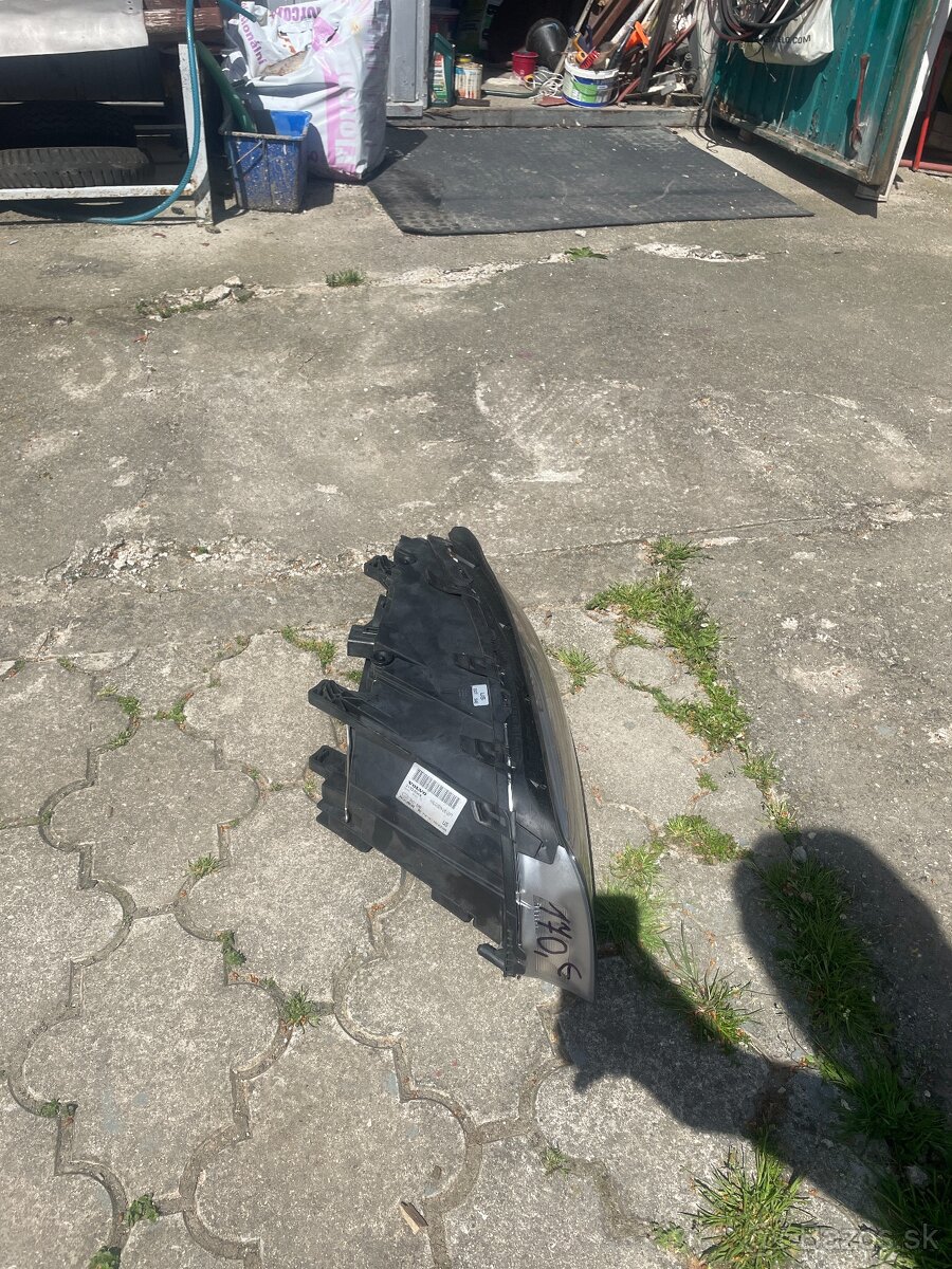 Predám originál ľavý predný svetlomet na VOLVO V70 / XC70 - 6