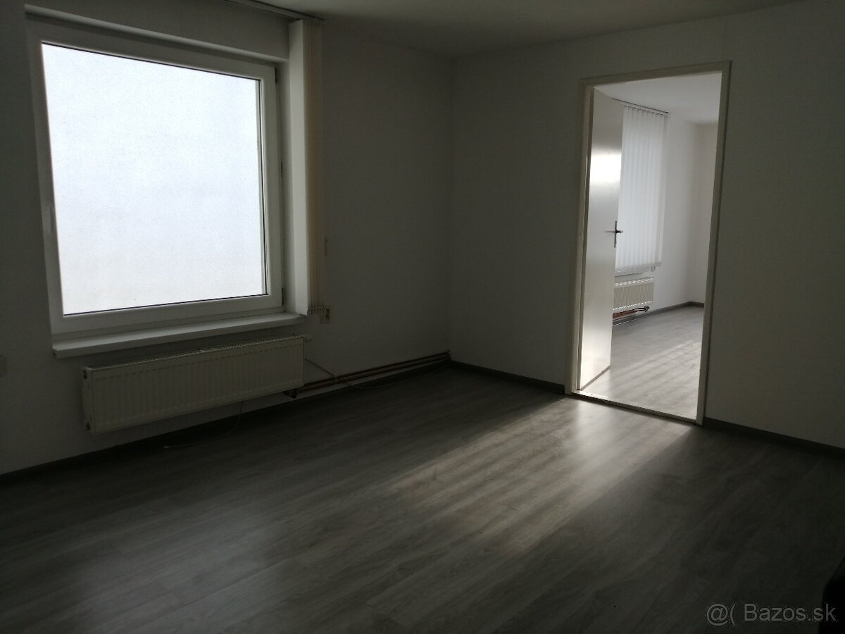 Prenajmem kancelárie v centre PB - 6