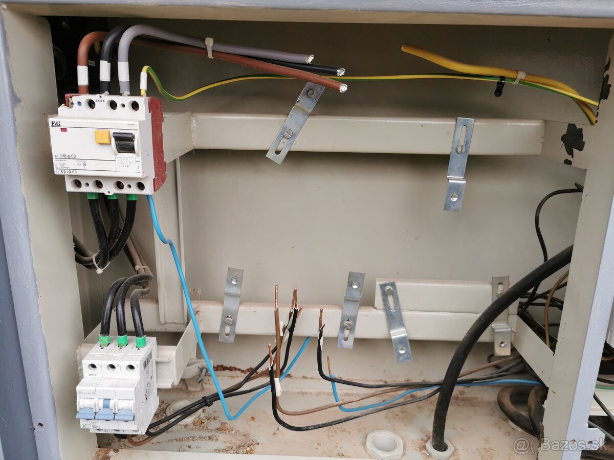 Predám rozvodnú skriňu - 6