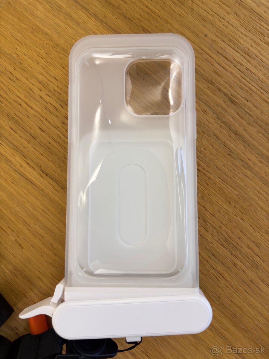 ESR iPhone 15 Pro Max/14 Pro Max Waterproof pouch - 6