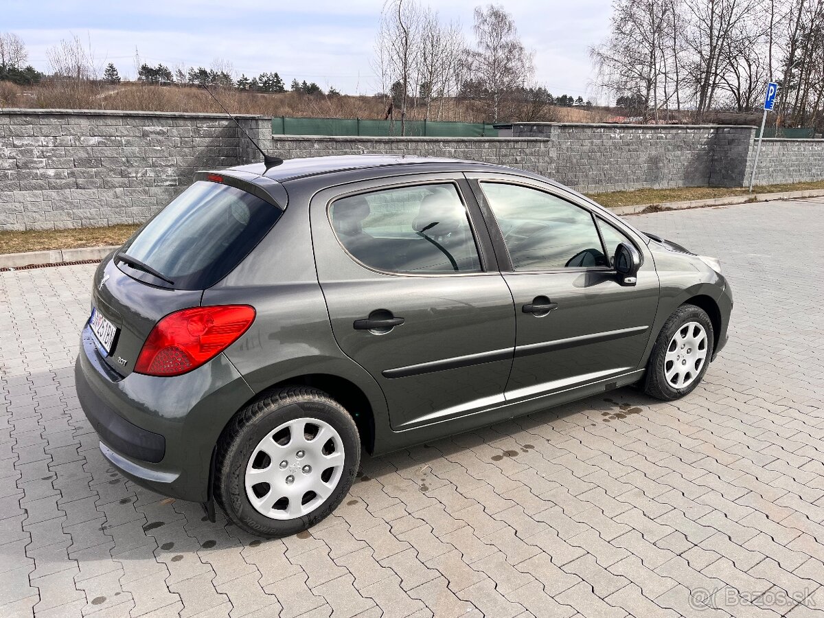 Peugeot 207 1.4 benzín - 6