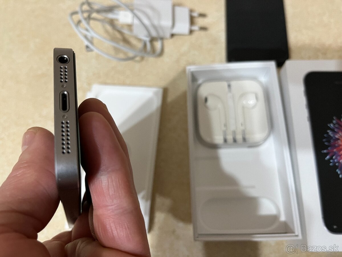 iPhone SE 32GB - TOP STAV - 6