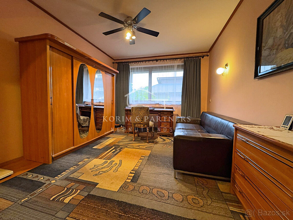 Atypický, priestranný rodinný dom v tichej časti Komárna - 6