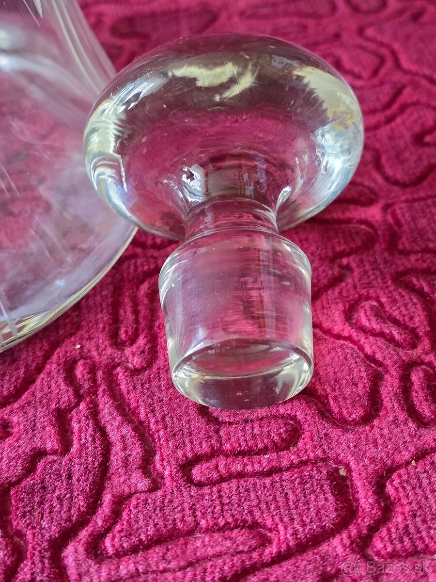 Karafa a poháriky. - 6