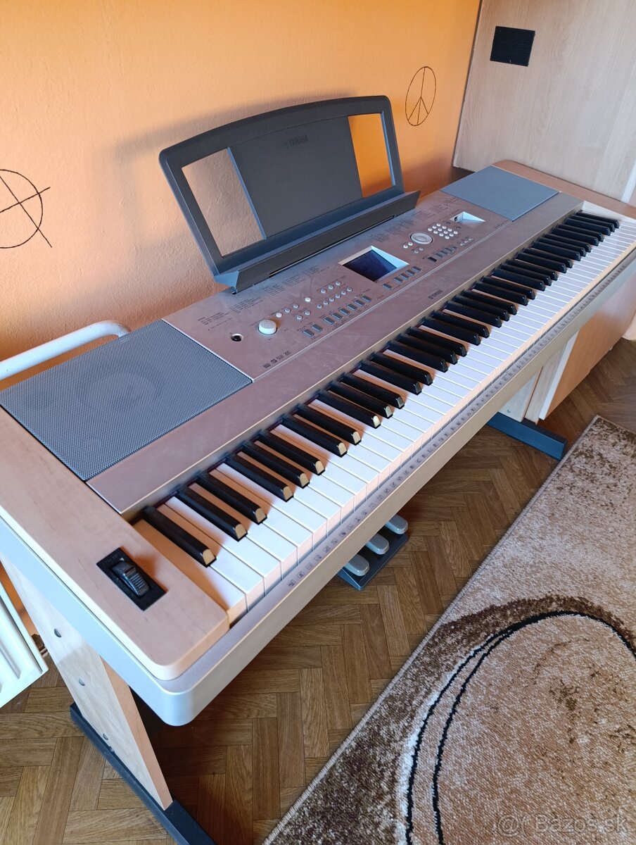 Yamaha DGX-640 - 6
