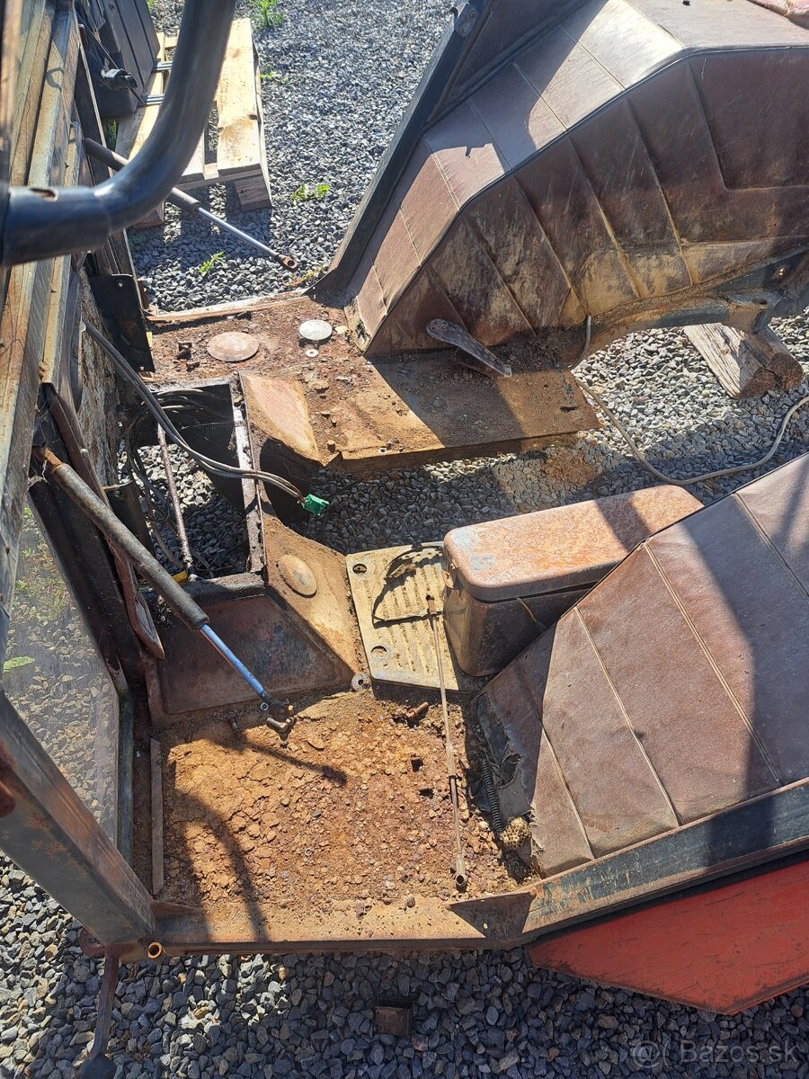 Zetor uřI ram kabiny s blatniky - 6