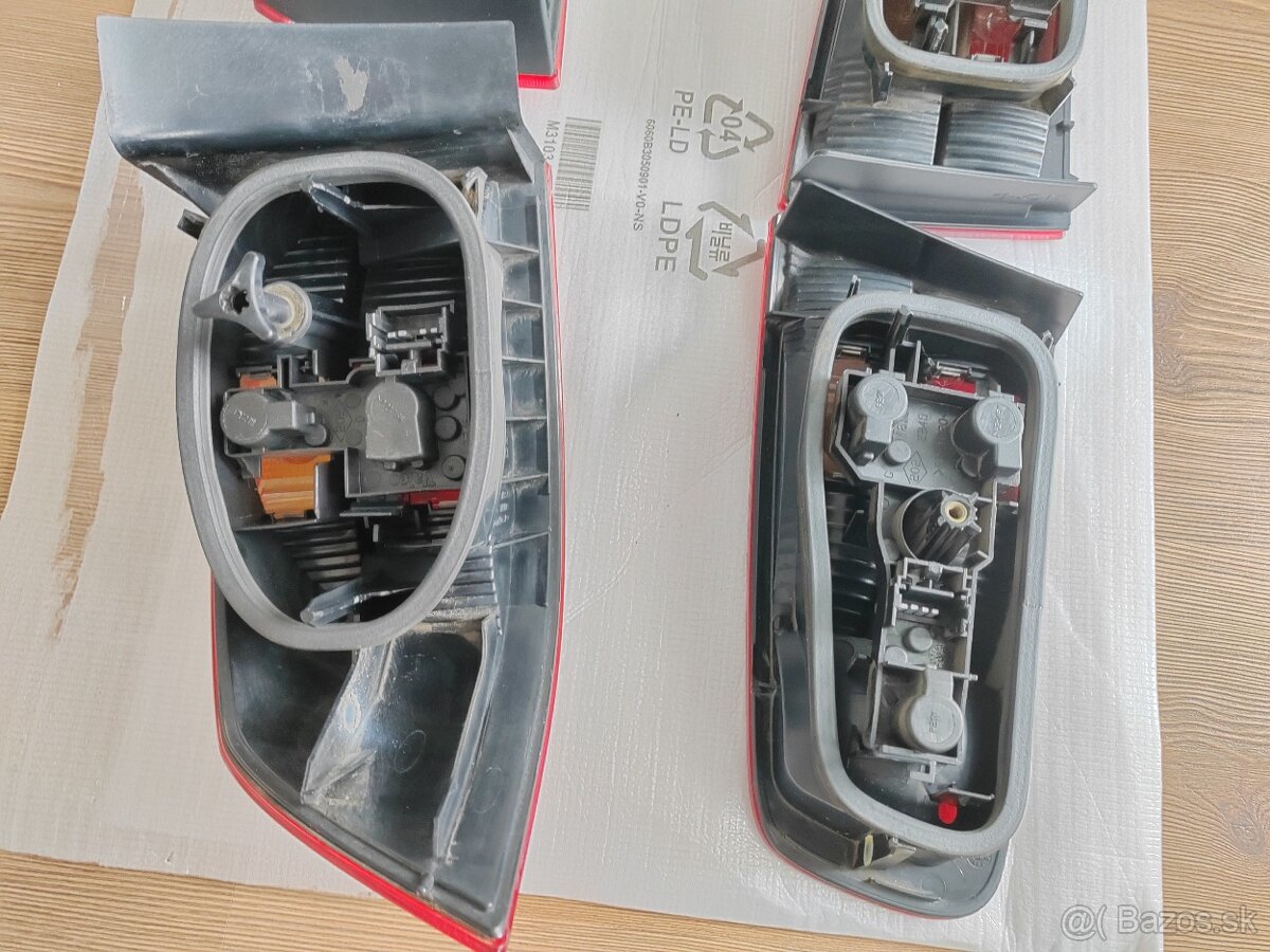 Renault Laguna 2 sedan zadné svetlá - 6